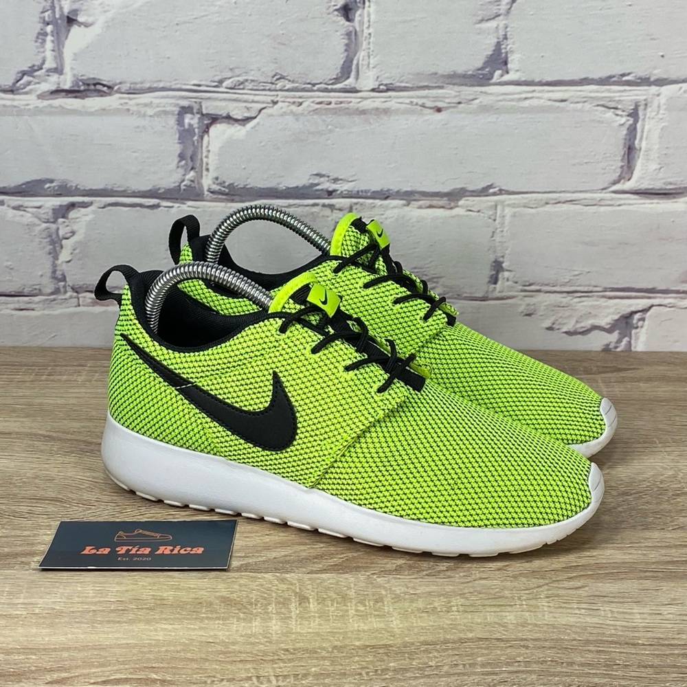 Nike Roshe Run Volt Black Running Shoes
